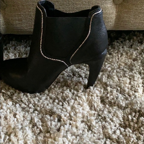 Cute Ankle Boots! - Picture 2 of 3